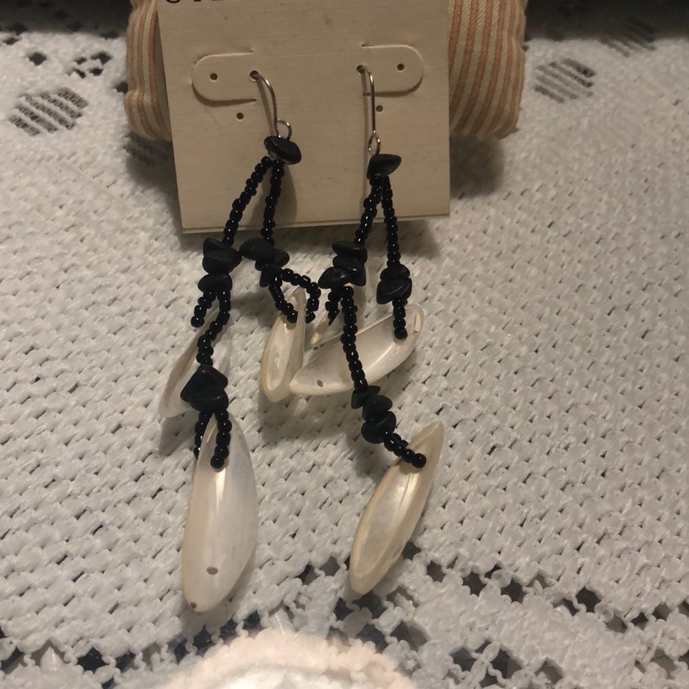 Stephan & co shell & beaded earrings